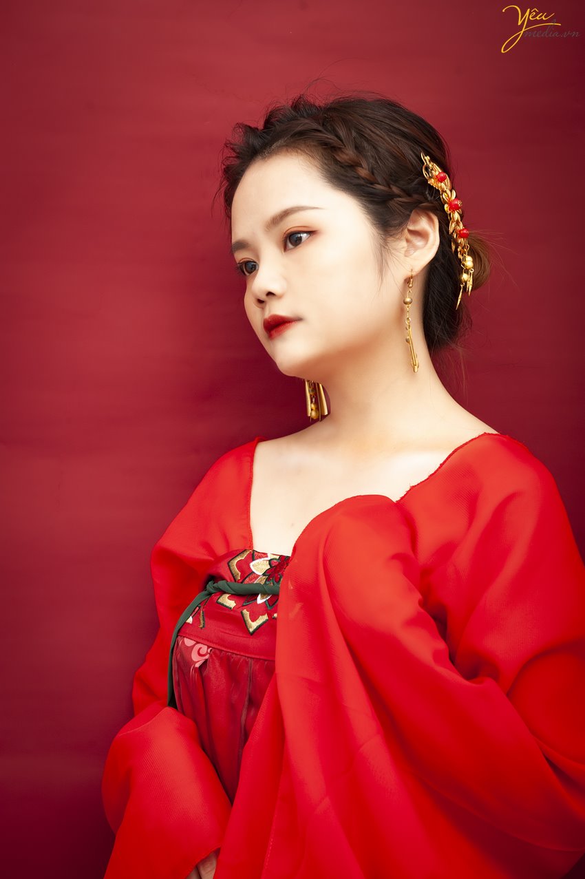 Chụp cổ trang phong cách Trung Hoa - Đây là một phong cách chụp ảnh vô cùng mới mẻ ở Việt Nam. Các bạn trẻ thường thích sự mới lạ, độc đáo. Đặc biệt phong cách chụp ảnh cổ trang Trung Quốc cũng thể hiện được sự cá tính của người chụp.