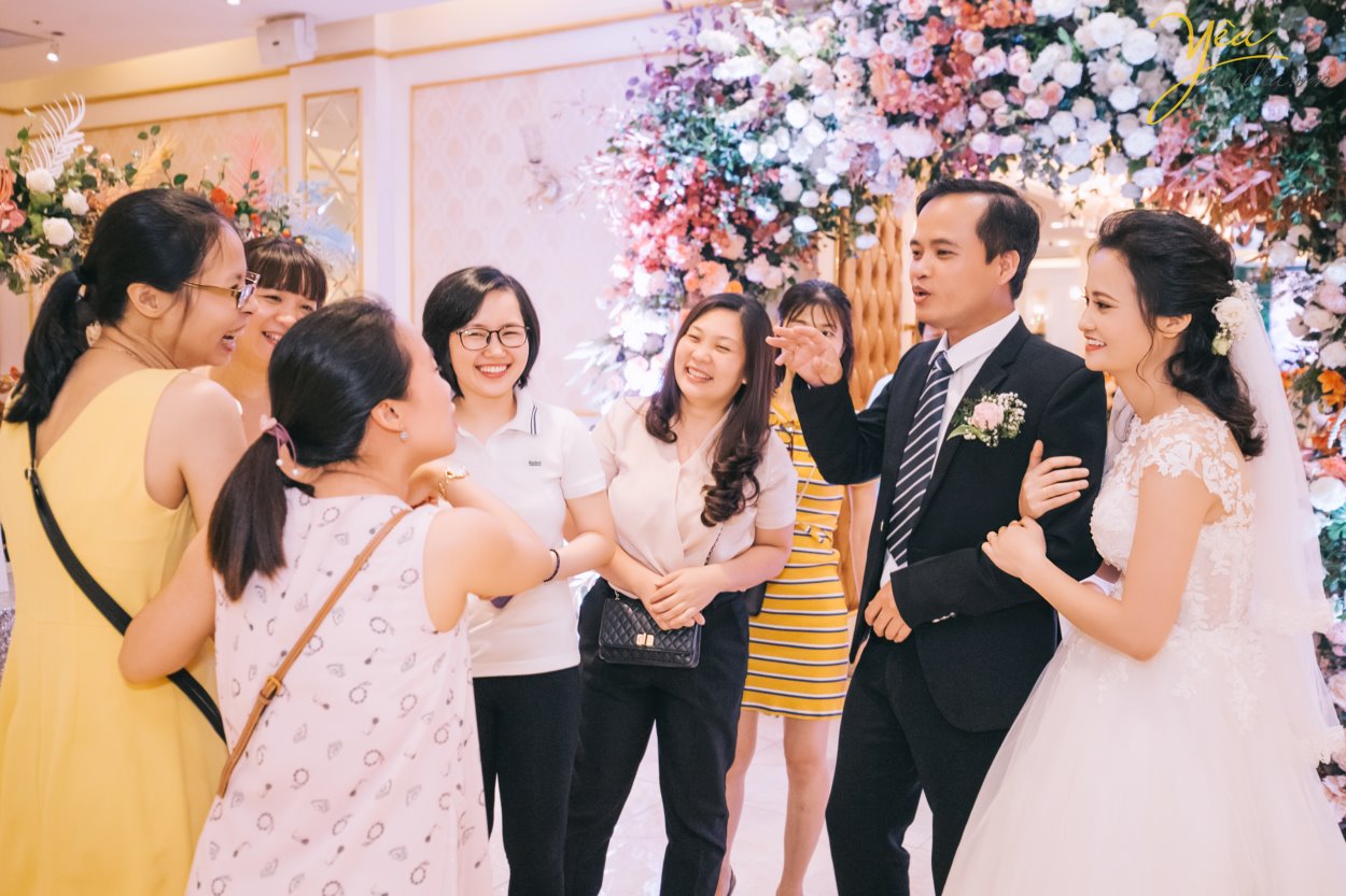 Hiện nay, Yêu Media chính là một trong những lựa chọn hàng đầu cho gói chụp ảnh phóng sự cưới đẹp, trọn gói, chuyên nghiệp - uy tín. Đặc biệt là với những cặp đôi yêu thích sự phá cách đầy cảm hứng và mới mẻ. Thay vì những concept chụp ảnh truyền thống với tính rập khuôn, gò bó khiến cô dâu chú rể cùng người thân mất đi sự tự nhiên, thoải mái, các gói chụp ảnh phóng sự cưới của chúng tôi lại vô cùng linh hoạt trong việc nắm bắt những khoảng khắc ngọt ngào, tràn đầy xúc cảm. Bộ ảnh phóng sự cưới của bạn sẽ không chỉ đẹp lung lình mà còn giống như một câu chuyện tình lãng mạn với sự đa dạng trong từng khung hình.