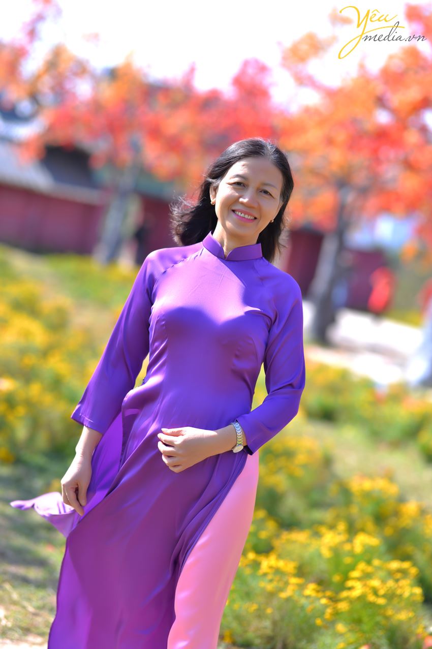 Mùa cúc họa mi đã về khiến các bạn trẻ ai nấy đều háo hức chuẩn bị những trang phục đẹp nhất để được dịp chụp ảnh cùng loài hoa này. Thế nhưng, những địa điểm tuyệt đẹp ở Hà Nội để chụp cùng cúc họa mi thì không phải ai cũng biết.