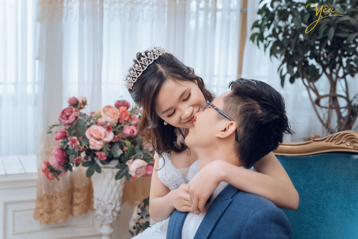 ảnh cưới chụp phong cách tự nhiên nhất hà nội theo phong cách hàn quốc trong studio ở đâu giá rẻ