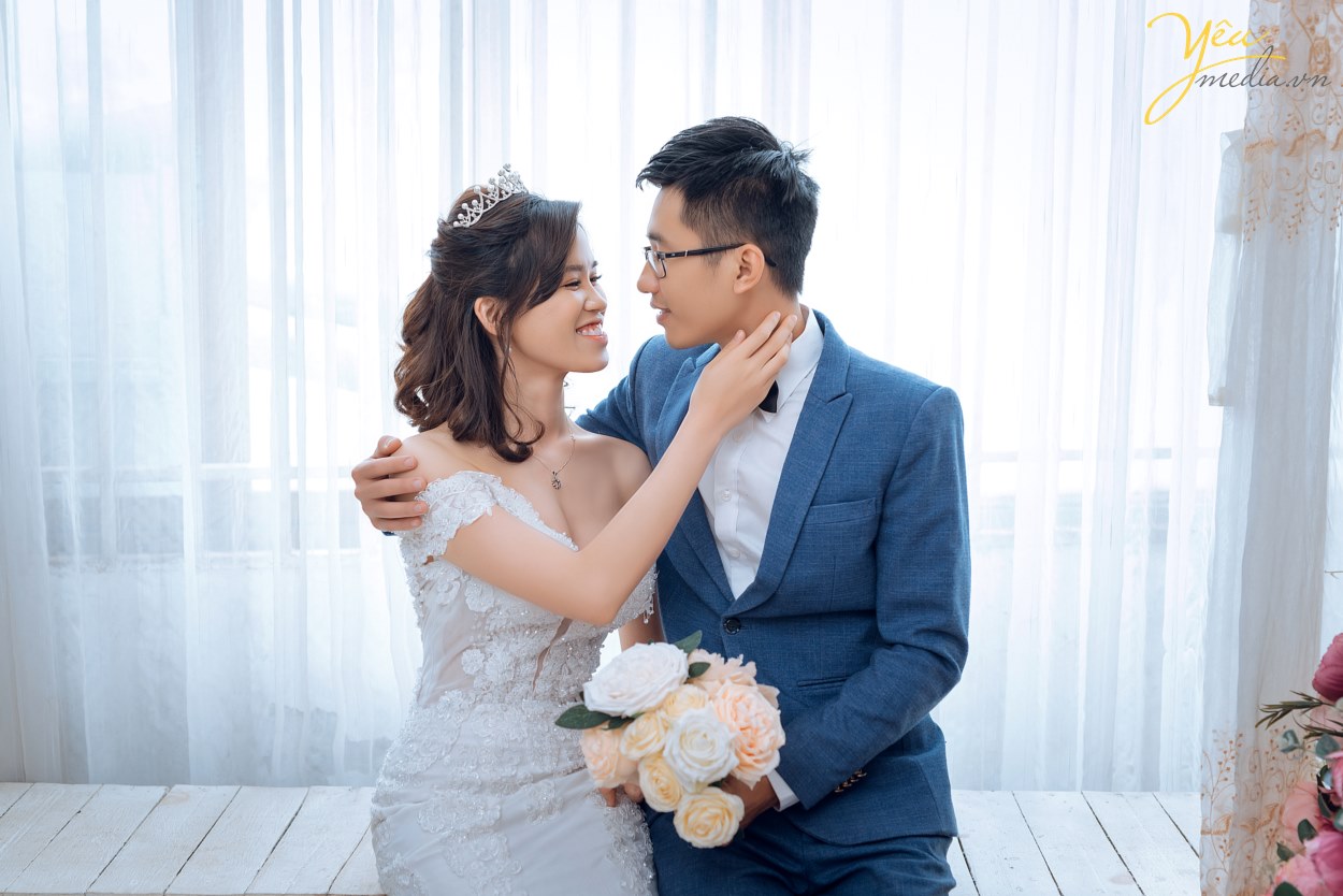 ảnh cưới chụp phong cách tự nhiên nhất hà nội theo phong cách hàn quốc trong studio ở đâu giá rẻ