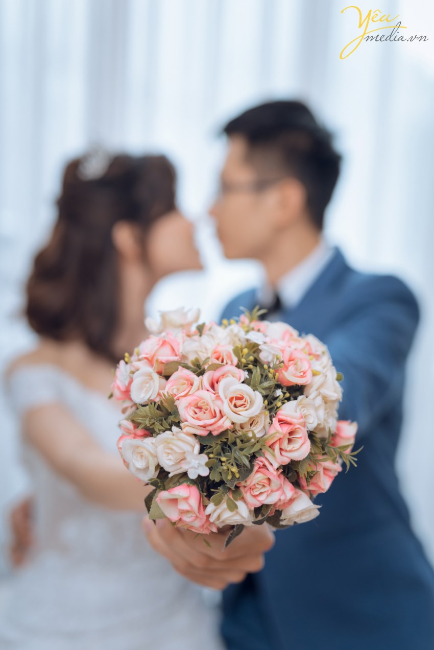 ảnh cưới chụp phong cách tự nhiên nhất hà nội theo phong cách hàn quốc trong studio ở đâu giá rẻ