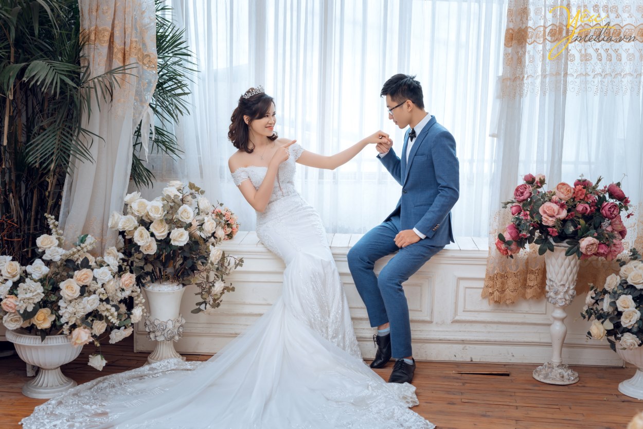 ảnh cưới chụp phong cách tự nhiên nhất hà nội theo phong cách hàn quốc trong studio ở đâu giá rẻ