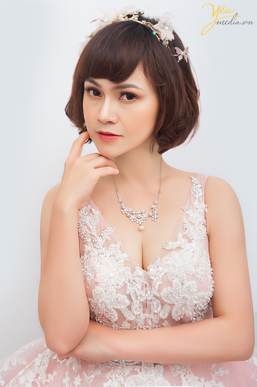 chụp ảnh cho ca sĩ làm bìa đĩa album single ở hà nội có studio nào đẹp