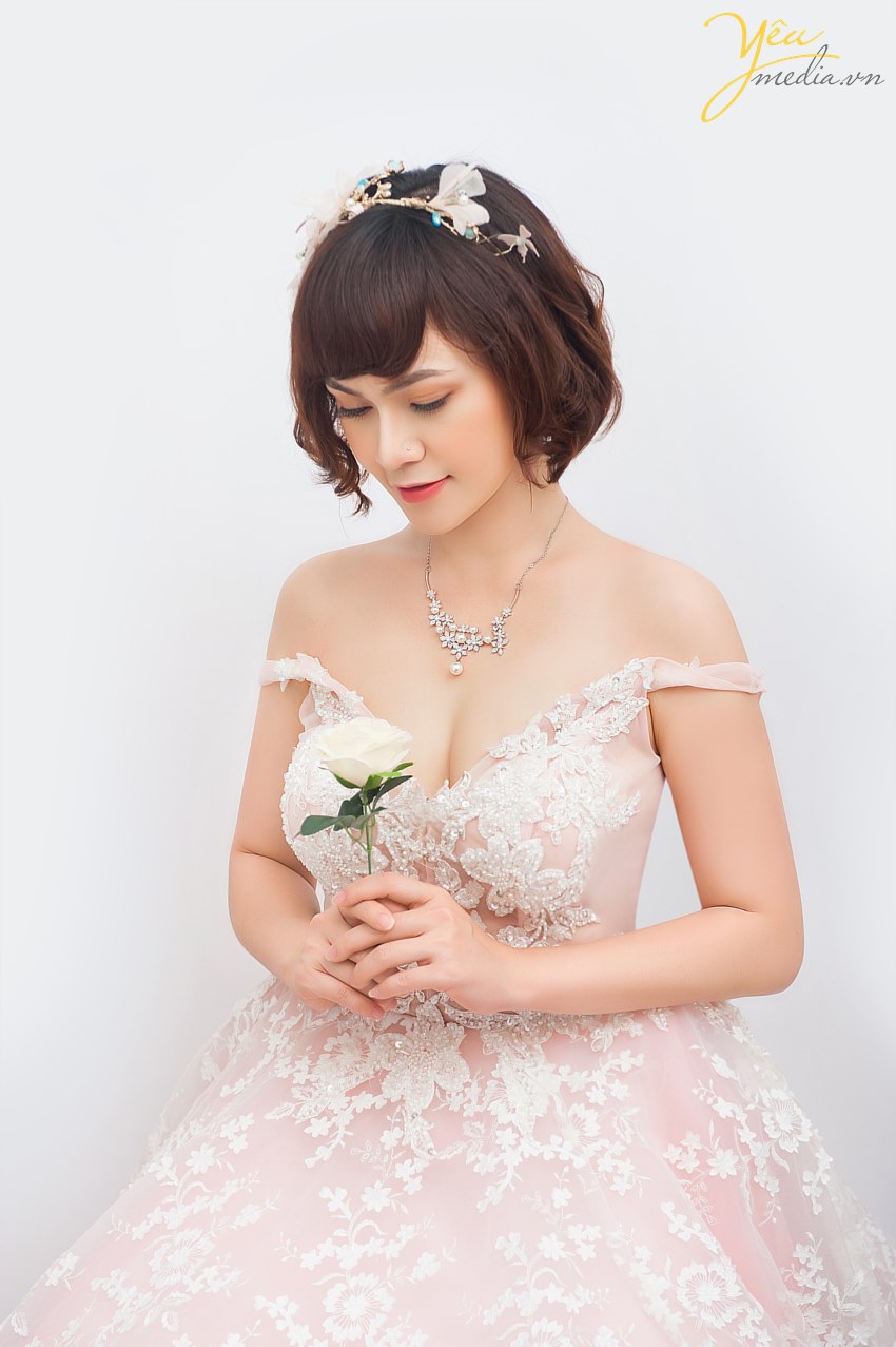 chụp ảnh cho ca sĩ làm bìa đĩa album single ở hà nội có studio nào đẹp