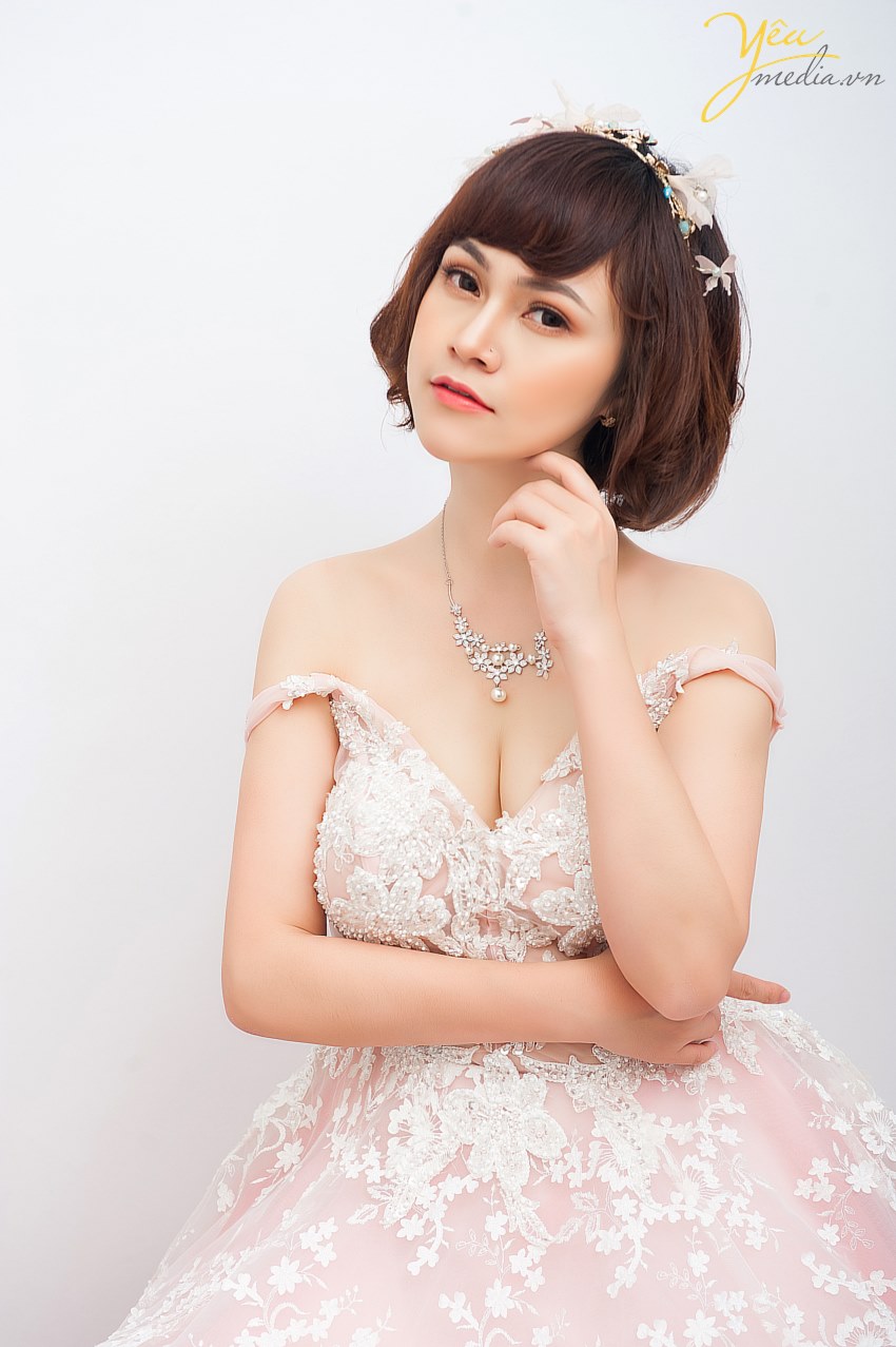 chụp ảnh cho ca sĩ làm bìa đĩa album single ở hà nội có studio nào đẹp