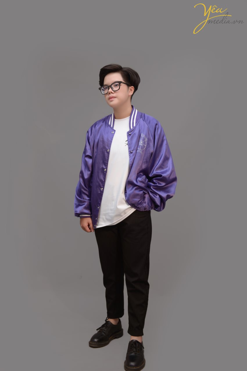 Phong cách tomboy là sự thể hiện cá tính mạnh mẽ, phóng khoáng trong trang phục của nữ giới. Không như sự nữ tính, ngọt ngào thường thấy, các cô nàng tomboy nổi bật bằng sự tự tin, phá cách đầy ấn tượng. Phối đồ đơn giản là tiêu chí hàng đầu khi muốn tìm tới phong cách tomboy. Màu sắc không bị giới hạn nhưng cần có sự tiết chế nhất định để không bị "lạc" sang những phong cách khác.