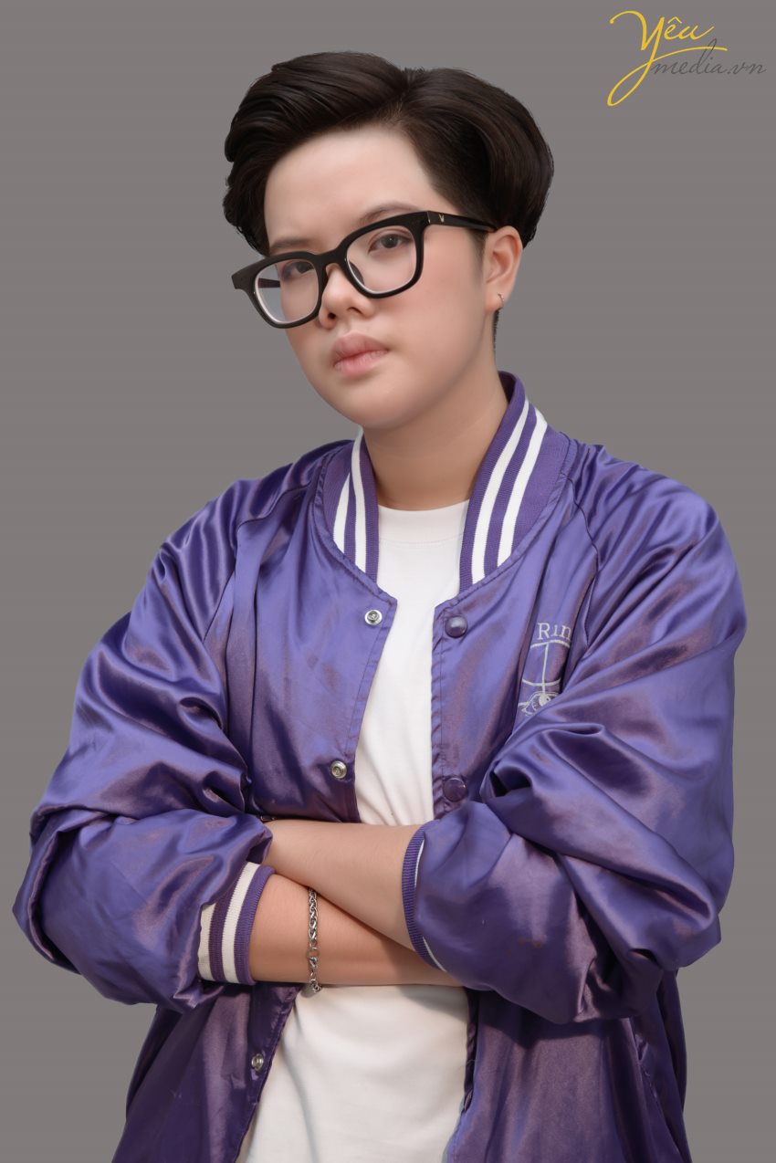 Phong cách tomboy là sự thể hiện cá tính mạnh mẽ, phóng khoáng trong trang phục của nữ giới. Không như sự nữ tính, ngọt ngào thường thấy, các cô nàng tomboy nổi bật bằng sự tự tin, phá cách đầy ấn tượng. Phối đồ đơn giản là tiêu chí hàng đầu khi muốn tìm tới phong cách tomboy. Màu sắc không bị giới hạn nhưng cần có sự tiết chế nhất định để không bị "lạc" sang những phong cách khác.
