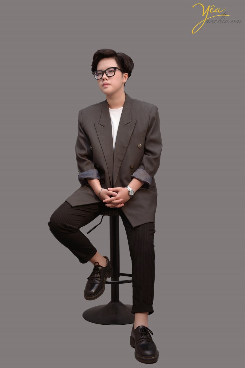 Phong cách tomboy là sự thể hiện cá tính mạnh mẽ, phóng khoáng trong trang phục của nữ giới. Không như sự nữ tính, ngọt ngào thường thấy, các cô nàng tomboy nổi bật bằng sự tự tin, phá cách đầy ấn tượng. Phối đồ đơn giản là tiêu chí hàng đầu khi muốn tìm tới phong cách tomboy. Màu sắc không bị giới hạn nhưng cần có sự tiết chế nhất định để không bị "lạc" sang những phong cách khác.