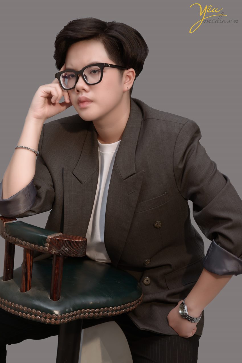Phong cách tomboy là sự thể hiện cá tính mạnh mẽ, phóng khoáng trong trang phục của nữ giới. Không như sự nữ tính, ngọt ngào thường thấy, các cô nàng tomboy nổi bật bằng sự tự tin, phá cách đầy ấn tượng. Phối đồ đơn giản là tiêu chí hàng đầu khi muốn tìm tới phong cách tomboy. Màu sắc không bị giới hạn nhưng cần có sự tiết chế nhất định để không bị "lạc" sang những phong cách khác.