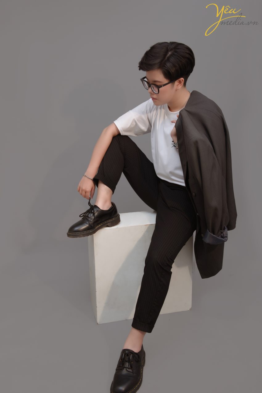 Phong cách tomboy là sự thể hiện cá tính mạnh mẽ, phóng khoáng trong trang phục của nữ giới. Không như sự nữ tính, ngọt ngào thường thấy, các cô nàng tomboy nổi bật bằng sự tự tin, phá cách đầy ấn tượng. Phối đồ đơn giản là tiêu chí hàng đầu khi muốn tìm tới phong cách tomboy. Màu sắc không bị giới hạn nhưng cần có sự tiết chế nhất định để không bị "lạc" sang những phong cách khác.