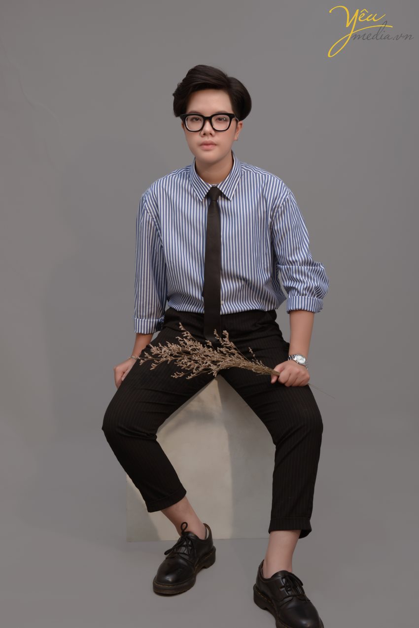 Phong cách tomboy là sự thể hiện cá tính mạnh mẽ, phóng khoáng trong trang phục của nữ giới. Không như sự nữ tính, ngọt ngào thường thấy, các cô nàng tomboy nổi bật bằng sự tự tin, phá cách đầy ấn tượng. Phối đồ đơn giản là tiêu chí hàng đầu khi muốn tìm tới phong cách tomboy. Màu sắc không bị giới hạn nhưng cần có sự tiết chế nhất định để không bị "lạc" sang những phong cách khác.