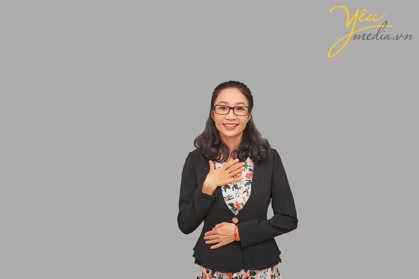 Chụp ảnh profile cá nhân là một bước vô cùng quan trọng trong quá trình xây dựng thương hiệu cá nhân. Hình ảnh profile cá nhân sáng tạo, chuyên nghiệp không chỉ thể hiện cá tính riêng của bạn, mà còn mang đến sự tin tưởng cho người xem.