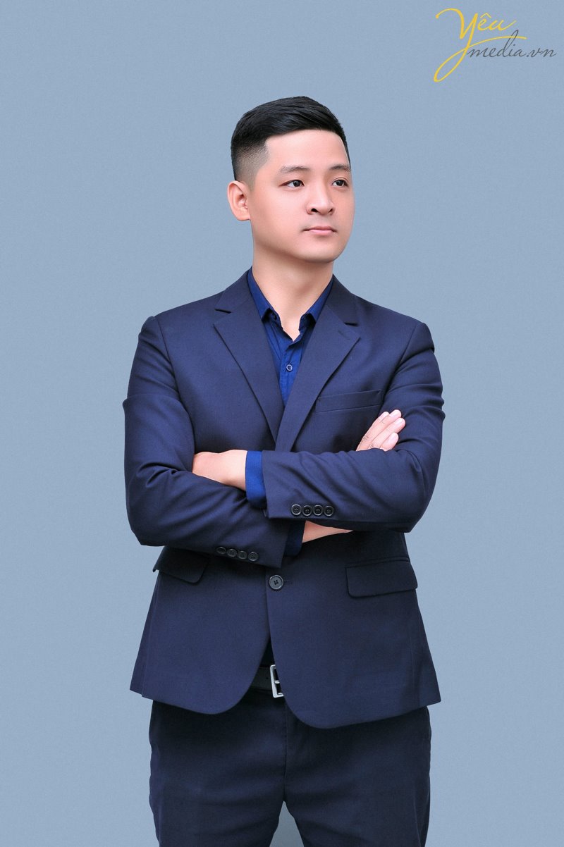 Chụp ảnh profile chân dung doanh nhân Hà Nội hướng dẫn cách chụp hình tạo dáng đẹp nhất cho nam giới trong studio