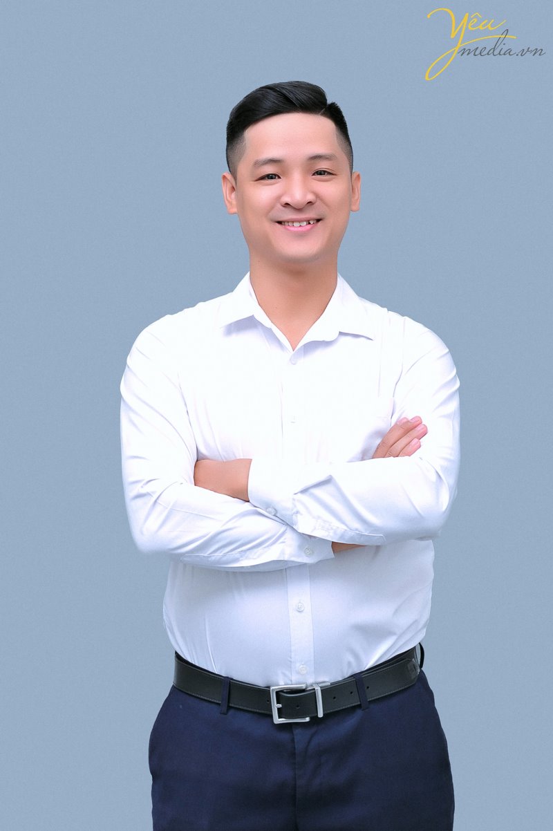 Chụp ảnh profile chân dung doanh nhân Hà Nội hướng dẫn cách chụp hình tạo dáng đẹp nhất cho nam giới trong studio
