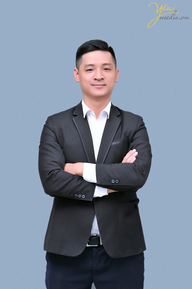 Chụp ảnh profile chân dung doanh nhân Hà Nội hướng dẫn cách chụp hình tạo dáng đẹp nhất cho nam giới trong studio