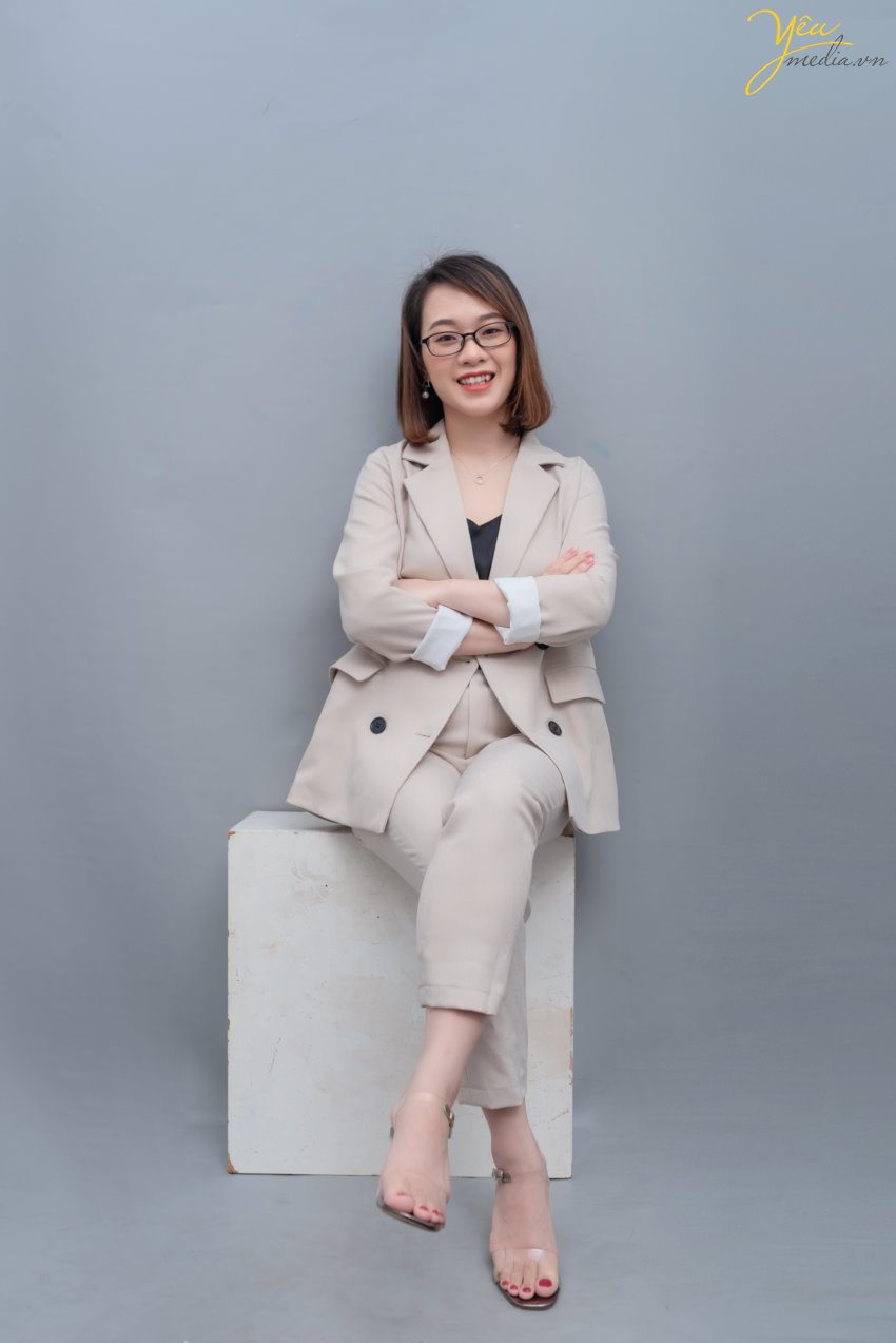 Yêu Media có vinh hạnh chụp ảnh cho nhân sự của Công ty truyền thông DealStreetAsia trong studio của mình tại Hà Nội.