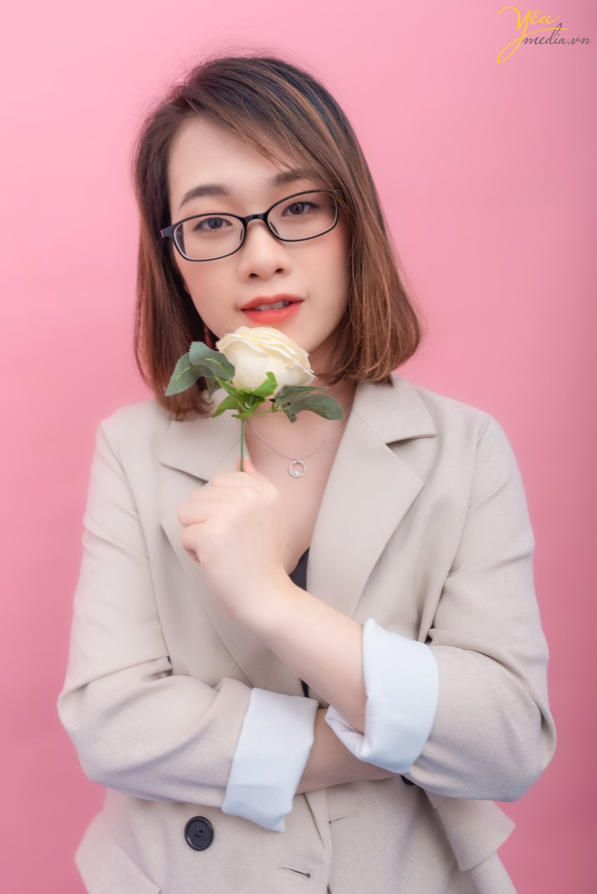 Yêu Media có vinh hạnh chụp ảnh cho nhân sự của Công ty truyền thông DealStreetAsia trong studio của mình tại Hà Nội.