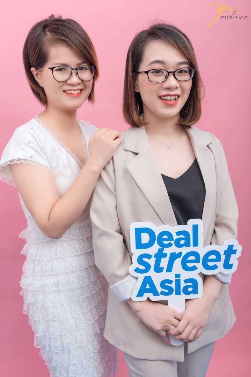 Yêu Media có vinh hạnh chụp ảnh cho nhân sự của Công ty truyền thông DealStreetAsia trong studio của mình tại Hà Nội.