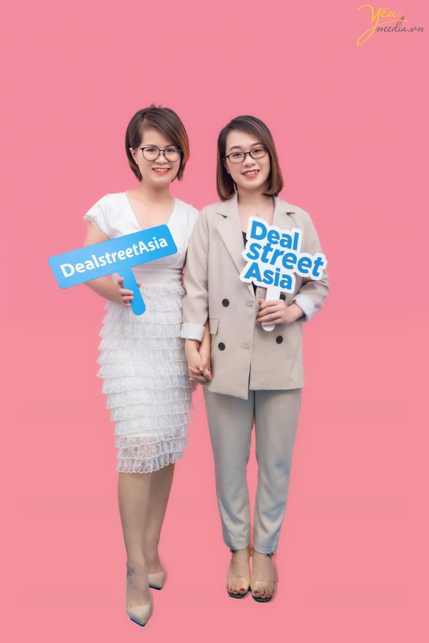 Yêu Media có vinh hạnh chụp ảnh cho nhân sự của Công ty truyền thông DealStreetAsia trong studio của mình tại Hà Nội.