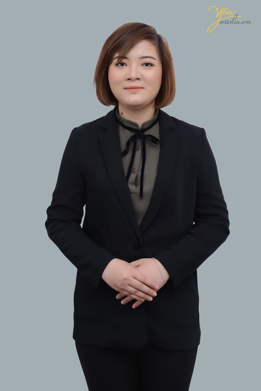 Chụp ảnh profile chân dung nghề nghiệp cho khách hàng tại Hà Nội