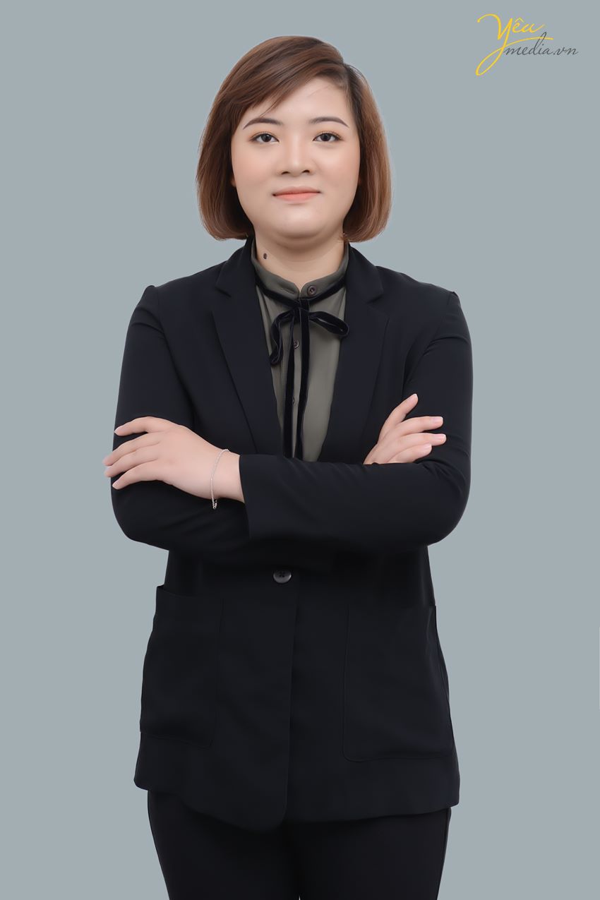 Chụp ảnh profile chân dung nghề nghiệp cho khách hàng tại Hà Nội