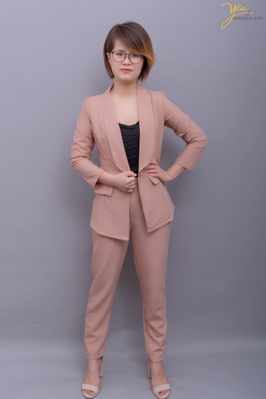 Với thế mạnh chụp ảnh chân dung theo phong cách tự nhiên, nhẹ nhàng, Yêu Media studio luôn biết cách tạo ra bầu không khí thoải mái và vui vẻ, giúp quý khách dễ dàng có được sự tự nhiên trước ống kính.