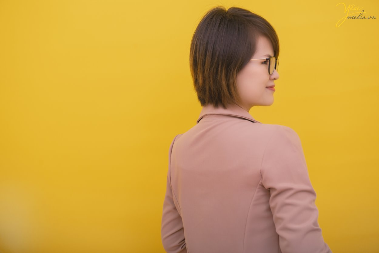 Với thế mạnh chụp ảnh chân dung theo phong cách tự nhiên, nhẹ nhàng, Yêu Media studio luôn biết cách tạo ra bầu không khí thoải mái và vui vẻ, giúp quý khách dễ dàng có được sự tự nhiên trước ống kính.