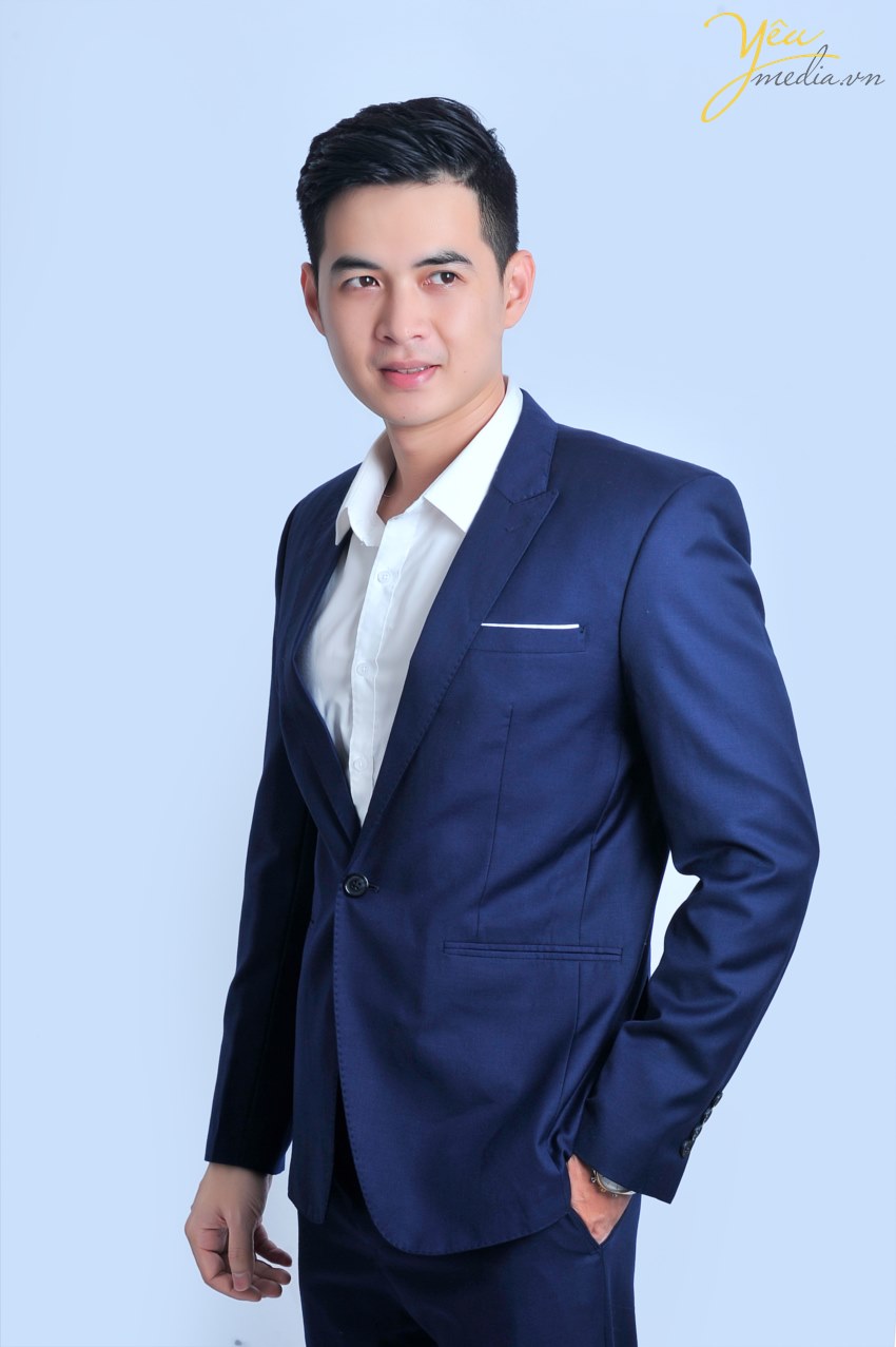 Một bức hình profile quả thực rất quan trọng : nếu bạn không có một bức ảnh profile ấn tượng và thể hiện được đúng thần thái của bản thân thì tốt hơn hết là không để ảnh thay vì dùng ảnh thẻ 3x4, trừ khi được yêu cầu trong hồ sơ xin việc.