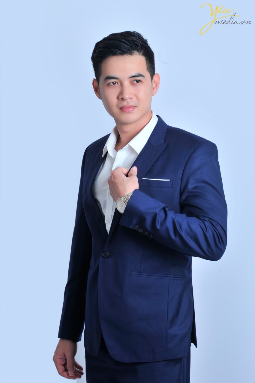 Một bức hình profile quả thực rất quan trọng : nếu bạn không có một bức ảnh profile ấn tượng và thể hiện được đúng thần thái của bản thân thì tốt hơn hết là không để ảnh thay vì dùng ảnh thẻ 3x4, trừ khi được yêu cầu trong hồ sơ xin việc.