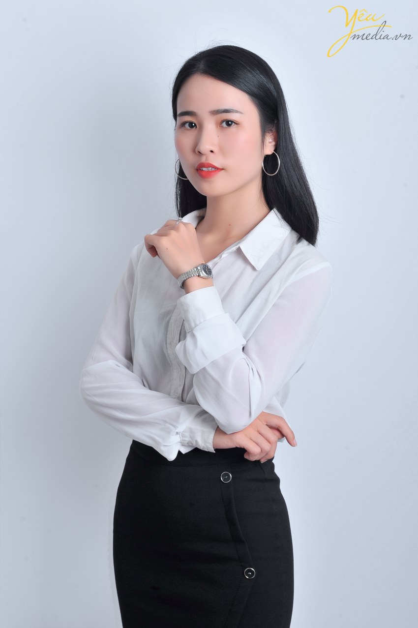 Để tạo ra sự nổi bật trong CV (hồ sơ xin việc) của mình, bạn Thương - sinh viên đại học Mở (Hà Nội) đã tìm đến Yêu Media studio để đầu tư vào 1 bộ hình ảnh đơn giản mà rất lịch sự và chuyên nghiệp cho cá nhân mình.
