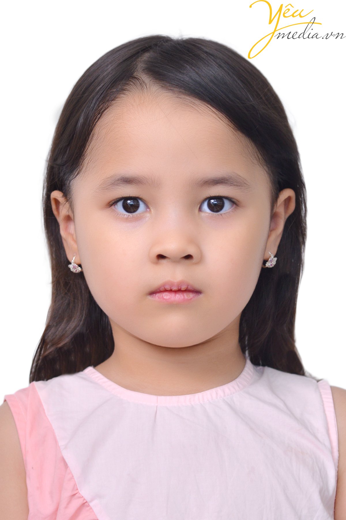 Chụp ảnh thẻ cho bé cần lưu ý gì