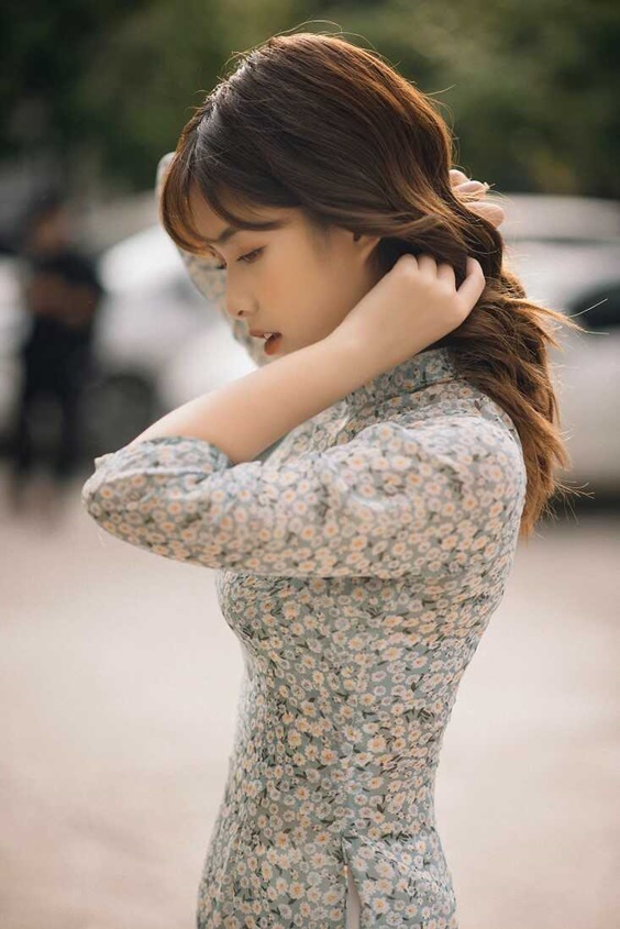 Những cách tạo dáng chụp ảnh với áo dài 2022