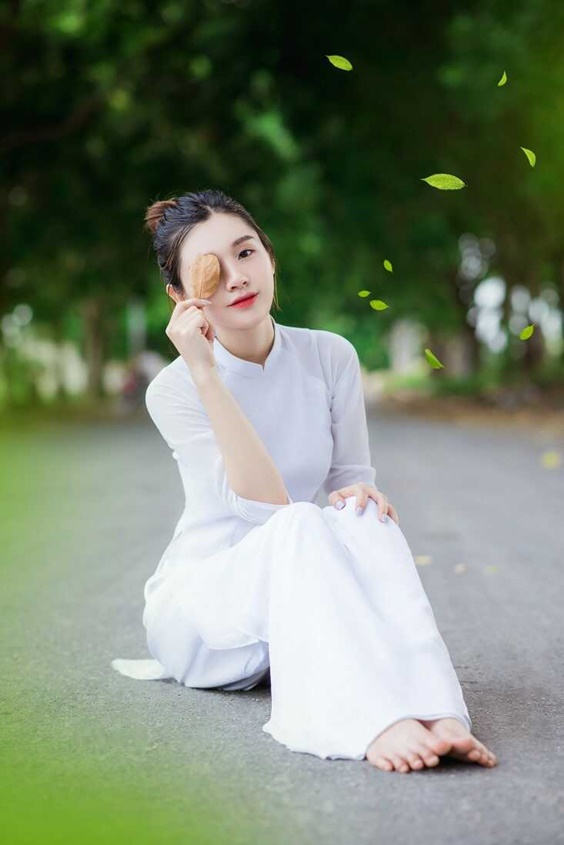 Những cách tạo dáng chụp ảnh với áo dài 2022