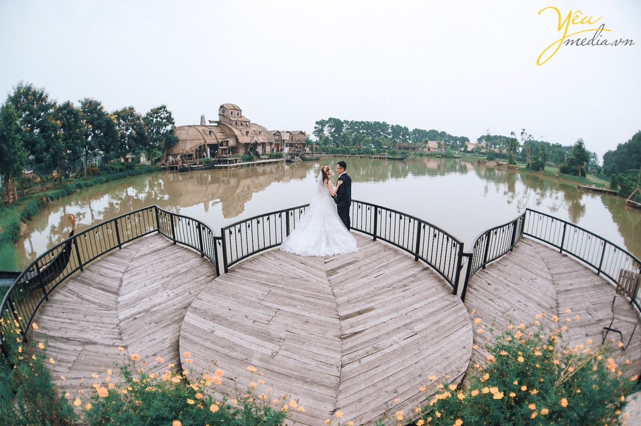 cảnh đẹp chụp cưới bên trong phim trường smiley ville đông anh hà nội