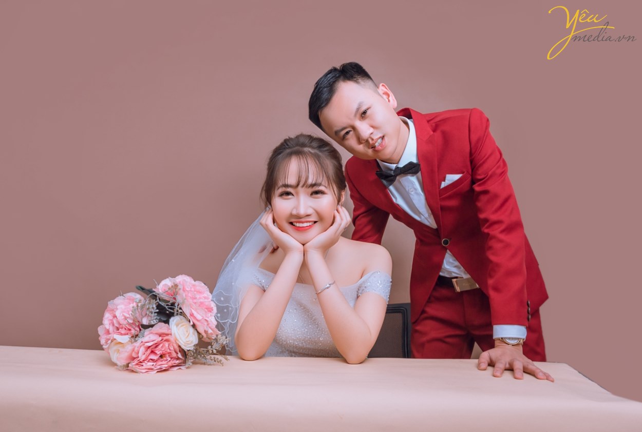 Lần này đúng chuẩn style Hàn Quốc tươi sáng, trong trẻo, các cặp đôi mang ... Đấy, các nàng thấy không, chụp ảnh cưới theo kiểu phong cách Hàn Quốc rất đa ...