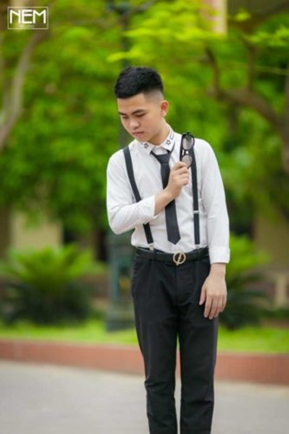 Gợi ý tạo dáng chụp hình cho học sinh nam