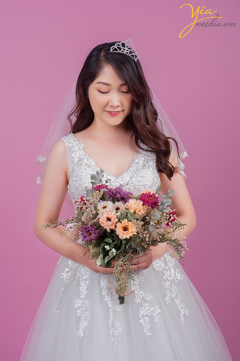 cô gái nhật bản xinh đẹp mặc váy cưới yêu media