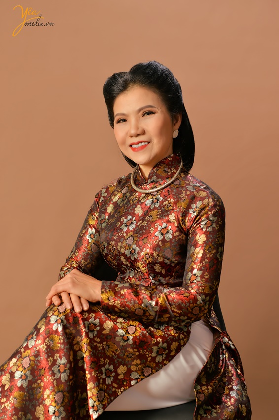 Bộ ảnh mang sắc thái Hà Nội xưa của cô Hà chụp trong studio