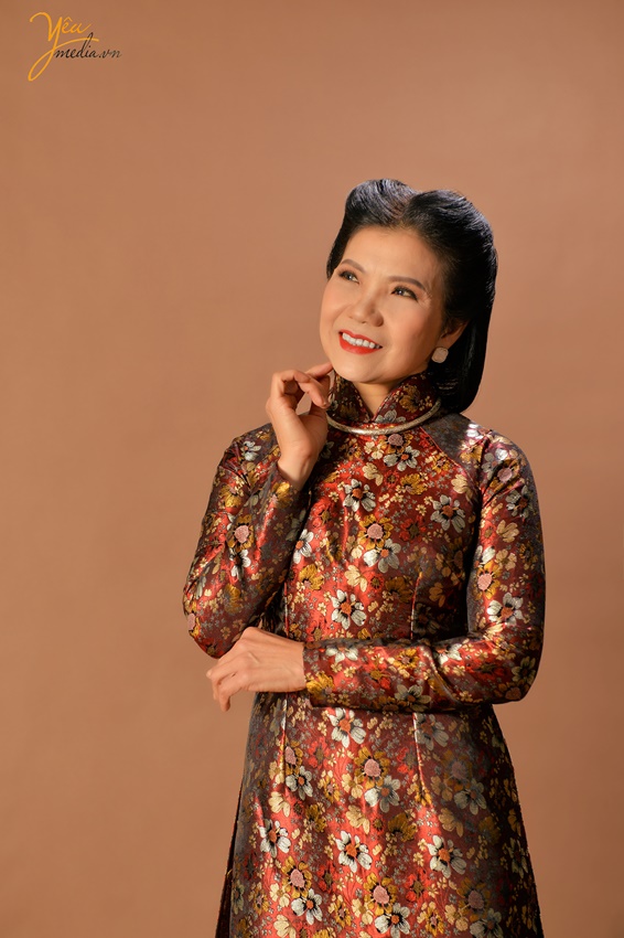 Bộ ảnh mang sắc thái Hà Nội xưa của cô Hà chụp trong studio