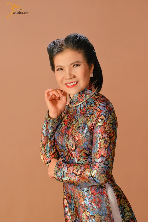 Bộ ảnh mang sắc thái Hà Nội xưa của cô Hà chụp trong studio