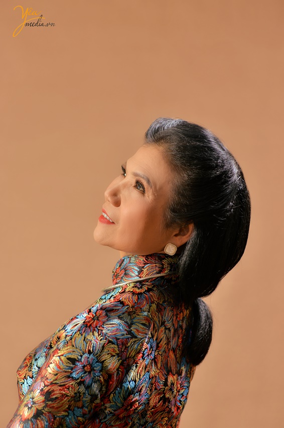 Bộ ảnh mang sắc thái Hà Nội xưa của cô Hà chụp trong studio