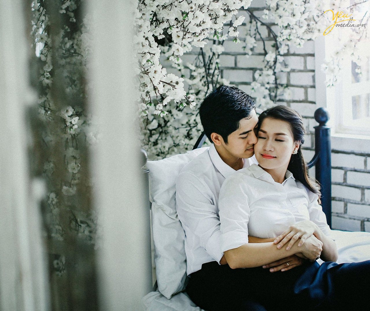 nên chụp ảnh cưới phim trường