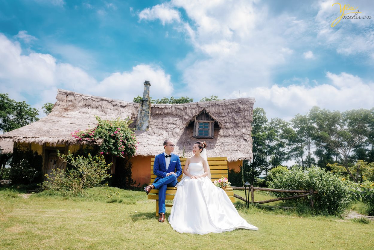 Chụp ảnh cưới phim trường lớn nhất Hà Nội Smiley Ville decor mới năm 2020-2021