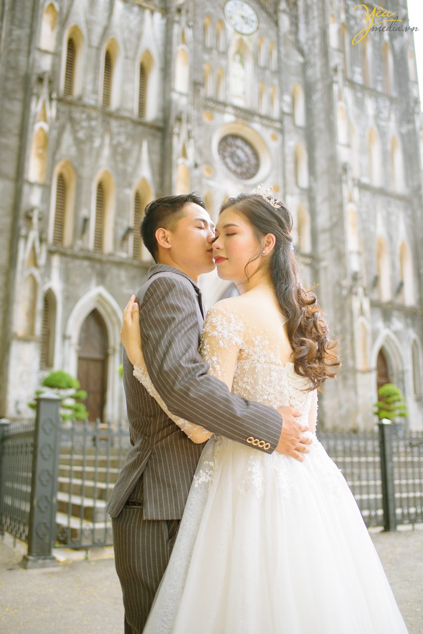 Chụp ảnh cưới đẹp tại Nhà thờ lớn Hà Nội là một giải pháp cho các cặp đôi, dù có theo đạo Công giáo hay không. Tuy nhiên, để có được Album ảnh cưới tại Nhà thờ lớn Hà Nội hoàn hảo thì không phải ai cũng biết. Các cặp đôi có thể tham khảo những điều cần biết khi chụp ảnh cưới tại Nhà thờ lớn Hà Nội dưới đây.
