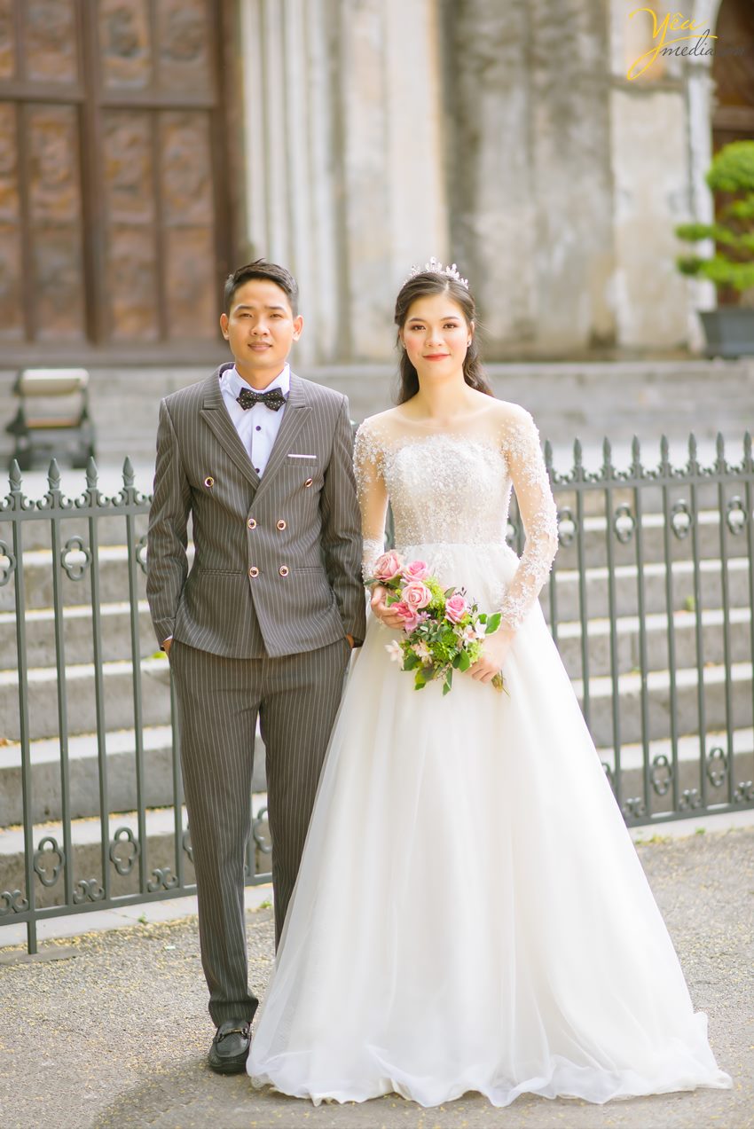 Thời gian chụp ảnh cưới tại Nhà thờ lớn tốt nhất cho các cặp đôi là vào những ngày giữa tuần. Do đây là thời gian mọi người đang làm việc, lượng khách đến tham quan không quá đông. Nó sẽ giúp cho các bạn thuận lợi hơn, có được Album ảnh cưới hoàn hảo nhất.