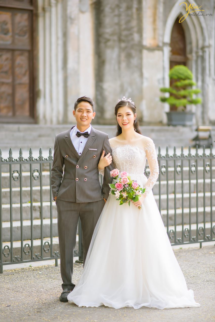 Thời gian chụp ảnh cưới tại Nhà thờ lớn tốt nhất cho các cặp đôi là vào những ngày giữa tuần. Do đây là thời gian mọi người đang làm việc, lượng khách đến tham quan không quá đông. Nó sẽ giúp cho các bạn thuận lợi hơn, có được Album ảnh cưới hoàn hảo nhất.