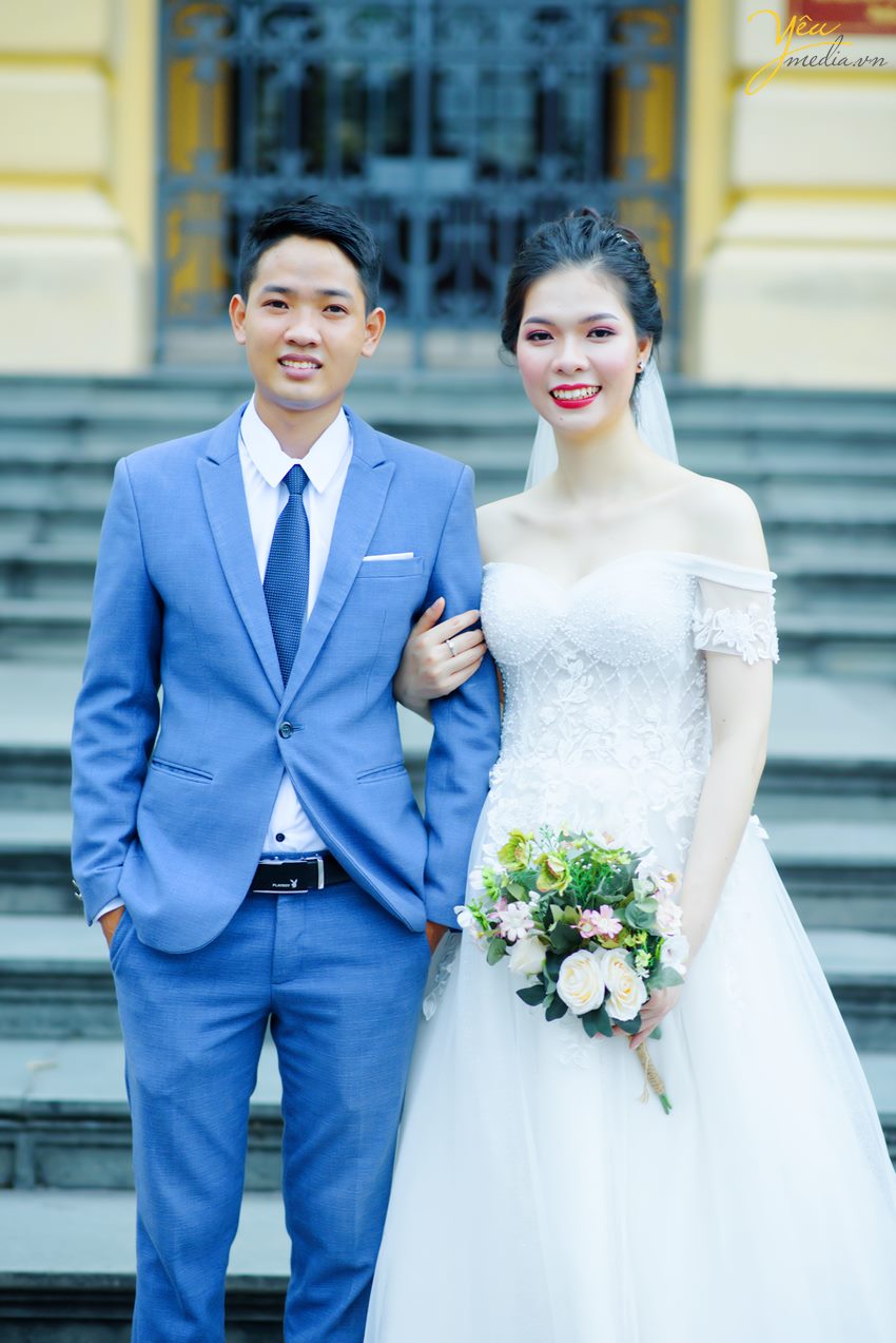 Bộ ảnh trong bài được thực hiện bởi Yêu media cho cặp đôi chú rể Chỉnh - cô dâu Trang, ngoài địa điểm Nhà thờ lớn Hà Nội còn xuất hiện Hồ Gươm, nhà hát lớn, các con phố nhỏ, ngõ nhỏ,... xung quanh khu vực quận Hoàn Kiếm - Hà Nội.