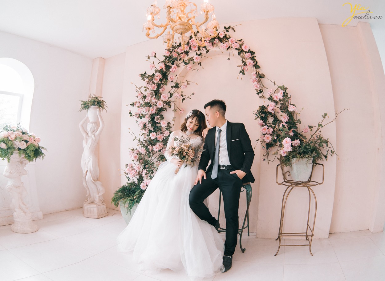 dựa vào vai anh và mãi ở bên anh nhé