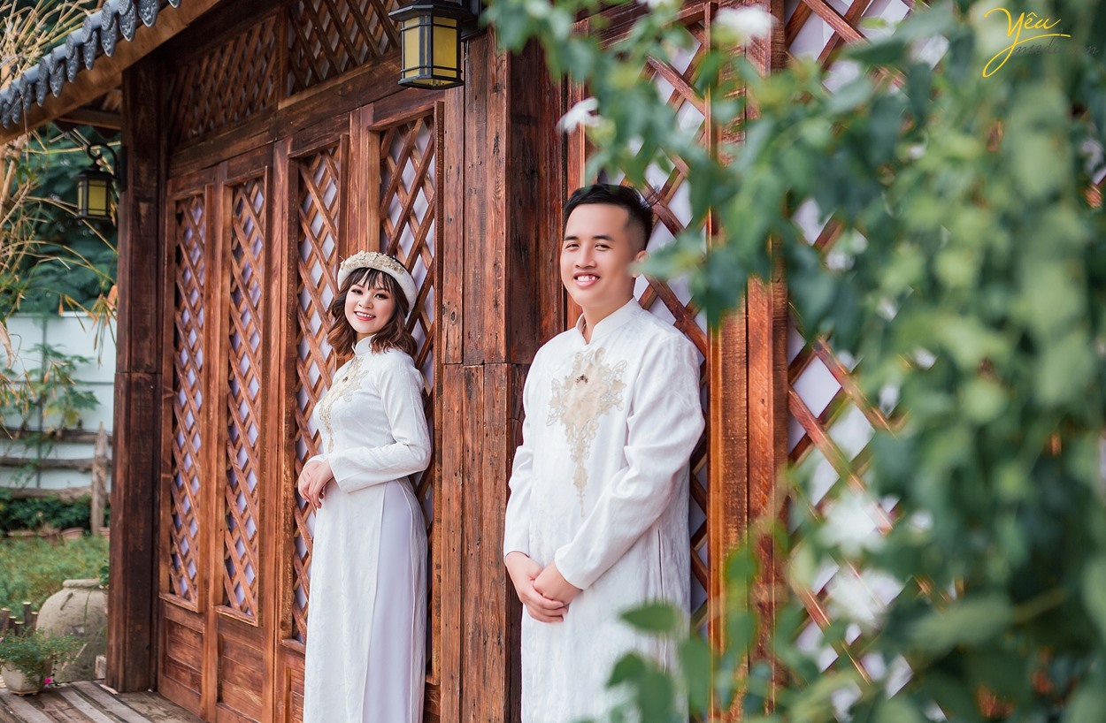 có nên chụp ảnh cưới cùng áo dài truyền thống không